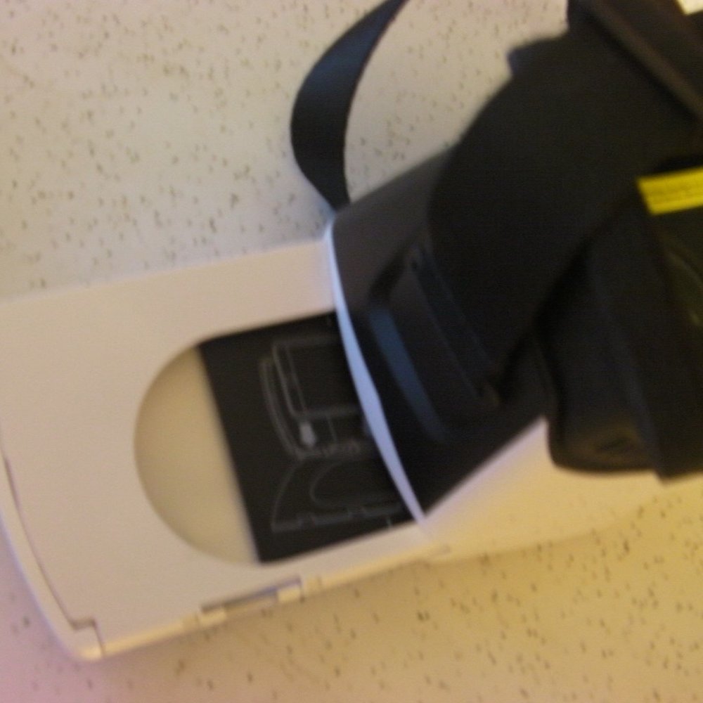 Parrot Cockpit II VR Goggles (Note: Require Phone) - Picture 6 of 6